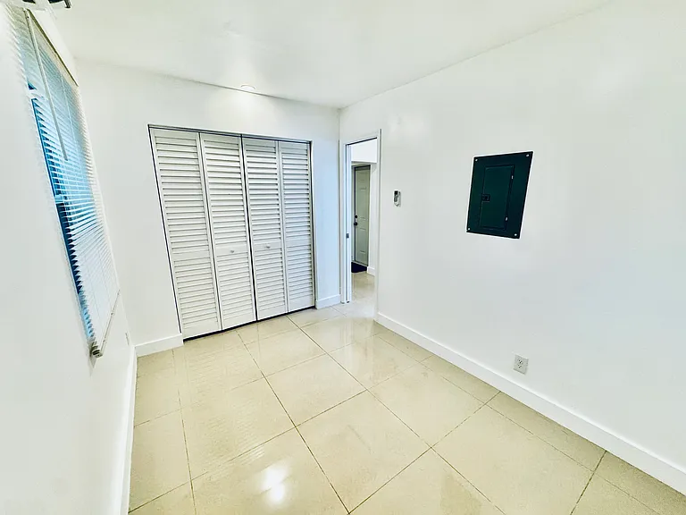 133 SW 11th Ave — Photo 9