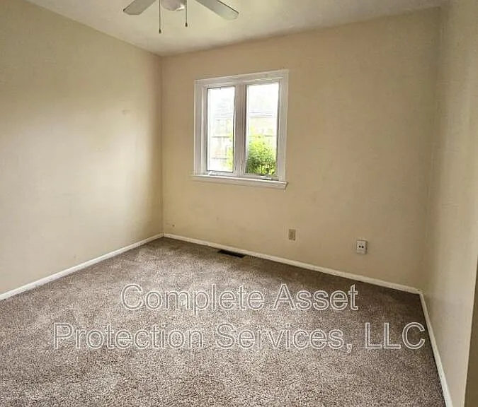 934 N Wood St — Photo 5