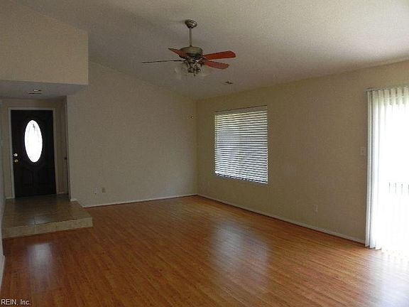 2nd image of 3472 Daffodil Cres