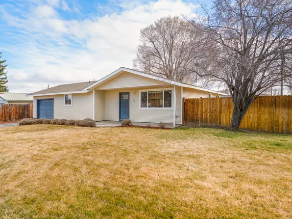 806 NW 8th St, Redmond, OR 97756