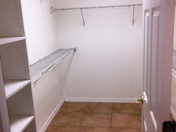 5th image of 947 E Victoria Ln
