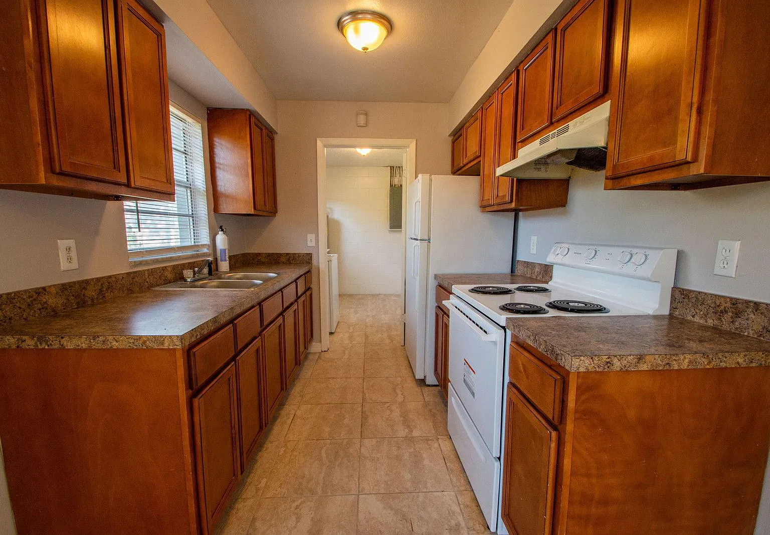 3 bed, 1.5 bath, 1000 sqft, $1,725 — Photo 3