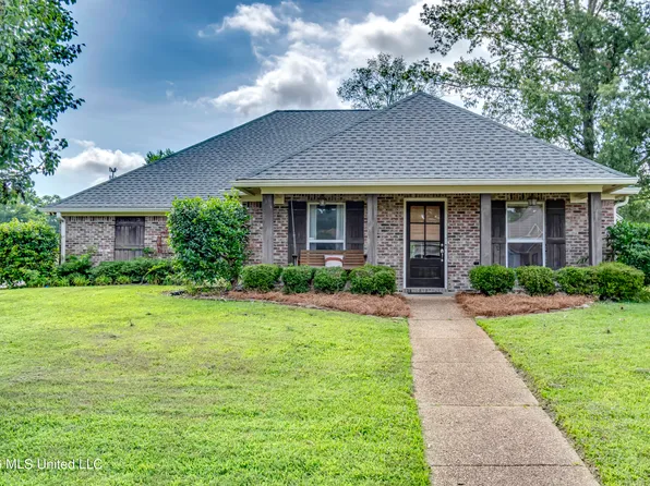 128 W Pinebrook Dr, Brandon, MS 39047