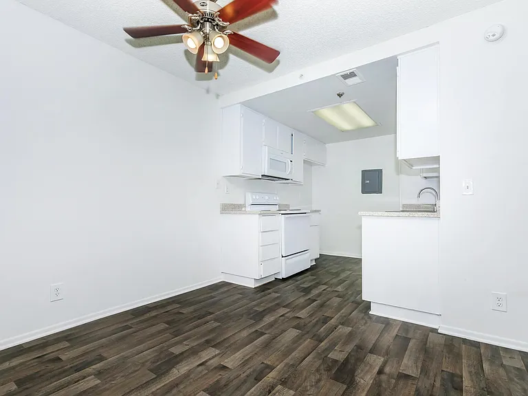 Pinecrest Apartment Homes — Photo 28