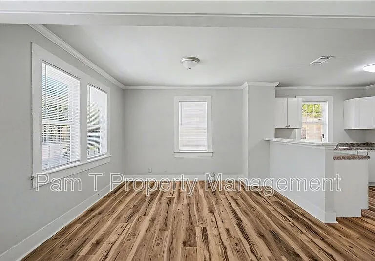 628 W 48th St — Photo 7