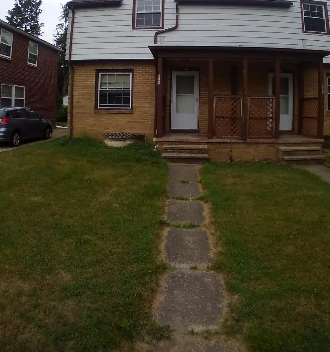 939 Ann St — Photo 1