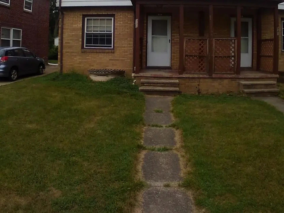 939 Ann St