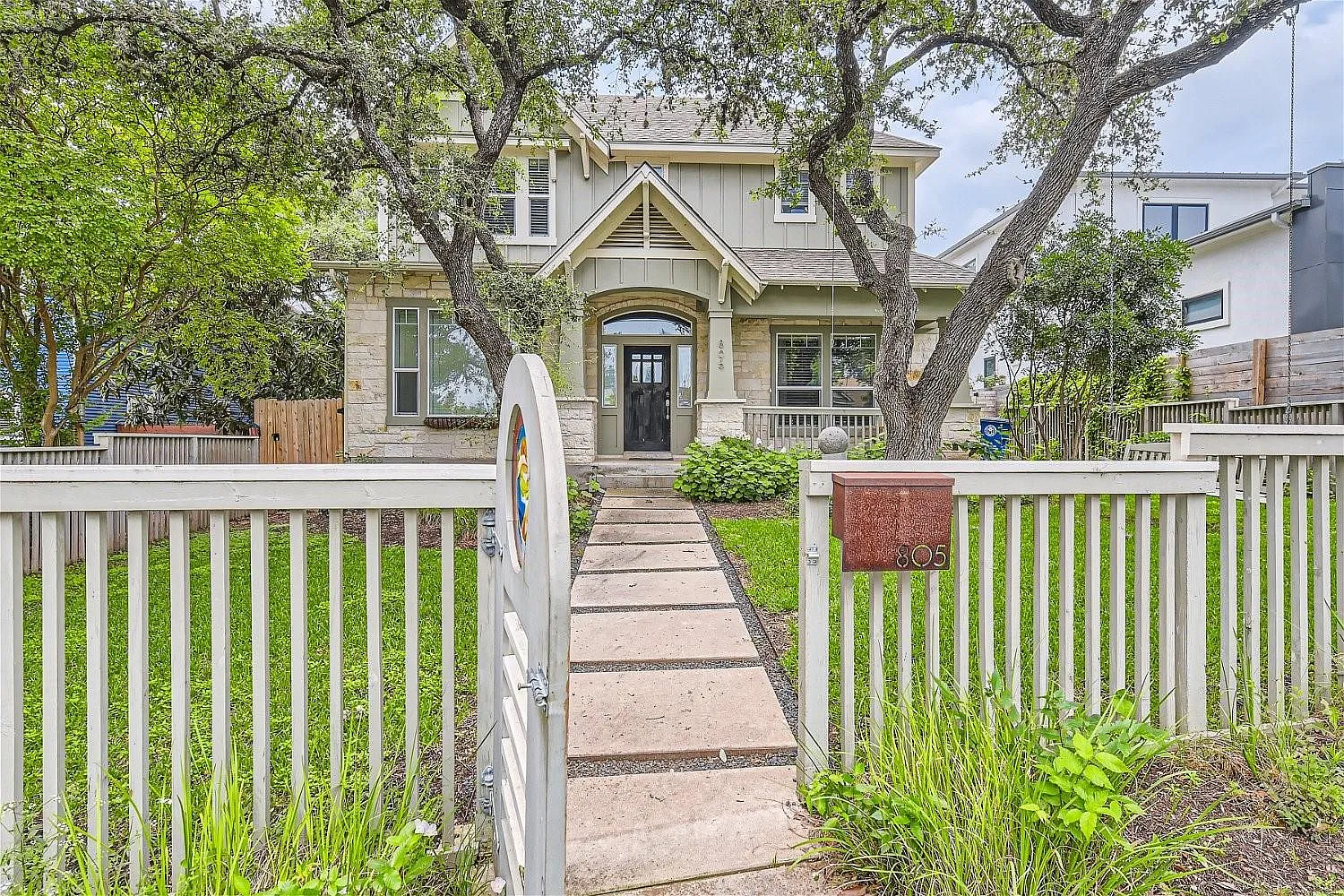 4 bed, 3.0 bath, 2925 sqft, $8,500 — Photo 1
