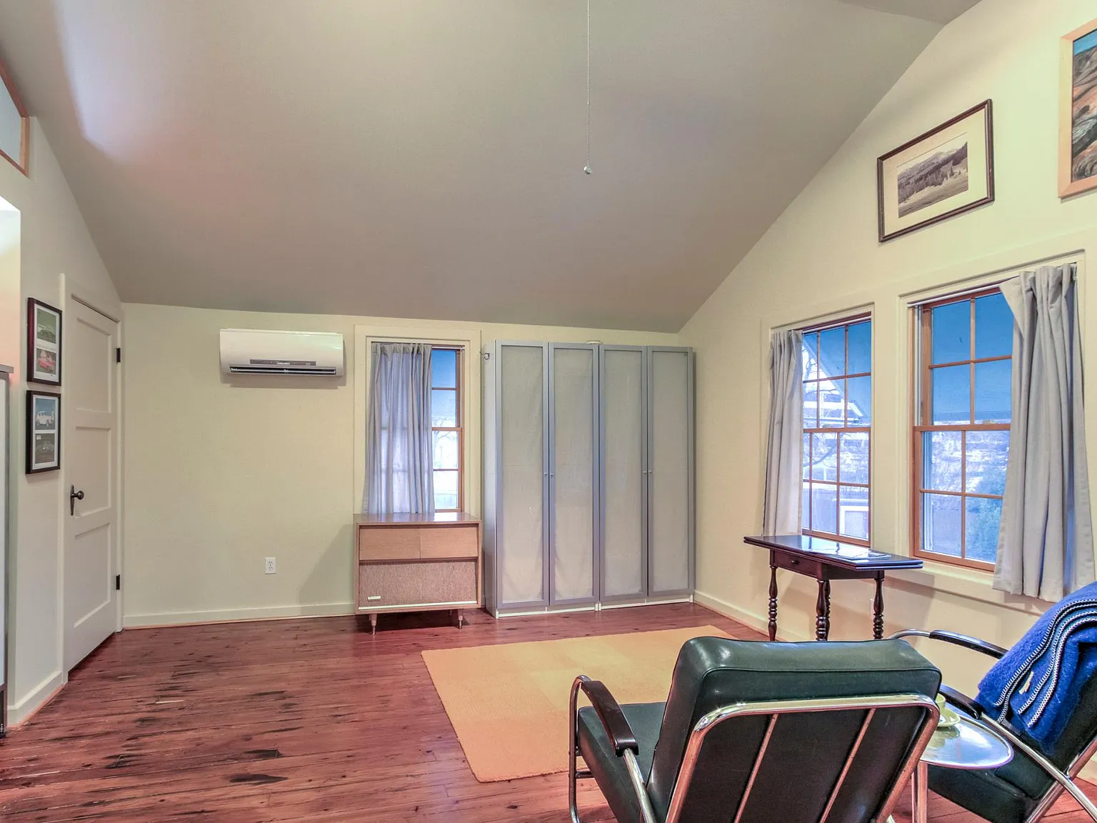 1635 E 17th Pl — Photo 4