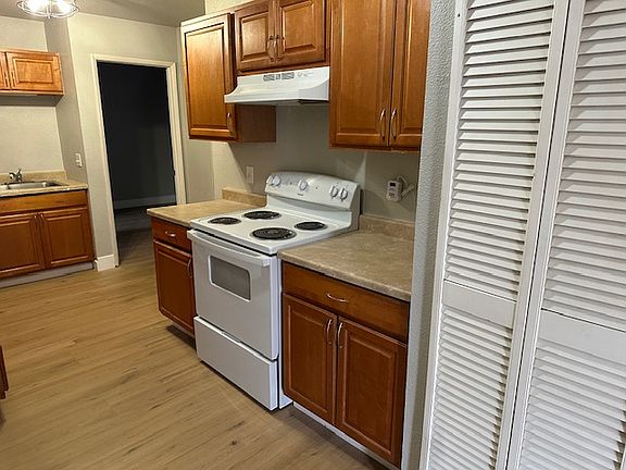 5th image of 526 N 5th Ave
