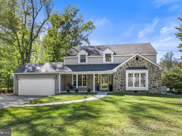 90 Peck Rd, Downingtown, PA 19335