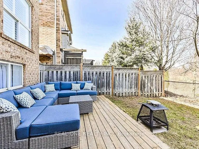 2380 Guildstone Cres — Photo 18