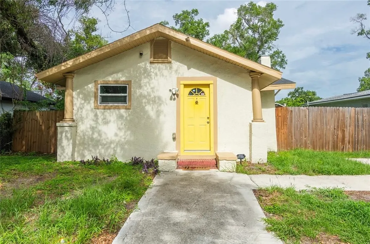 3 bed, 1162 sqft, $2,400 — Photo 1