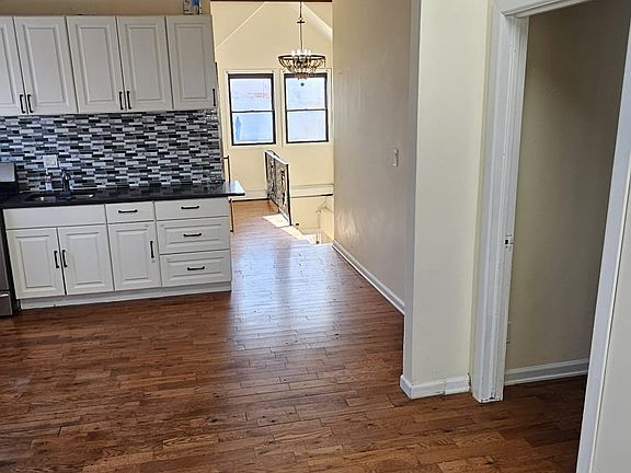 4th image of 811 Hollywood Ave #2