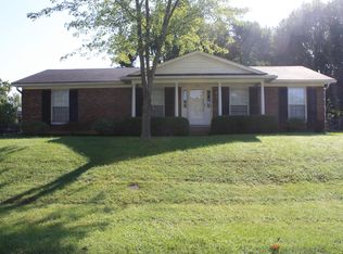413 Kinnaird Ln, Douglass Hills, KY 40243