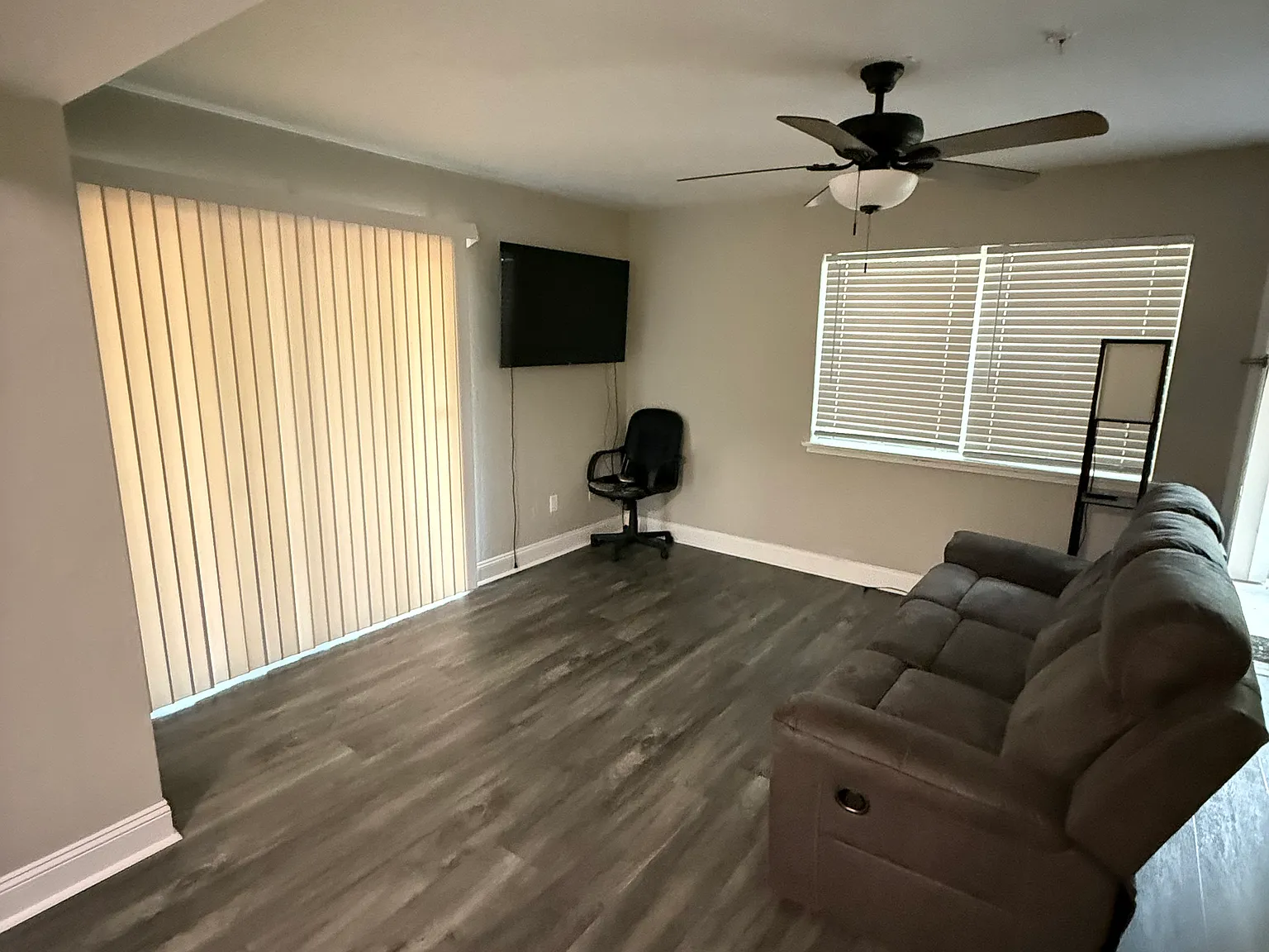 2360 SW Archer Rd — Photo 1