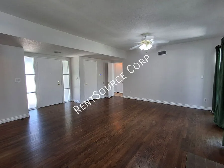 3 Bedroom 2 Bathroom Home For Rent In San Fernando Valley — Photo 4