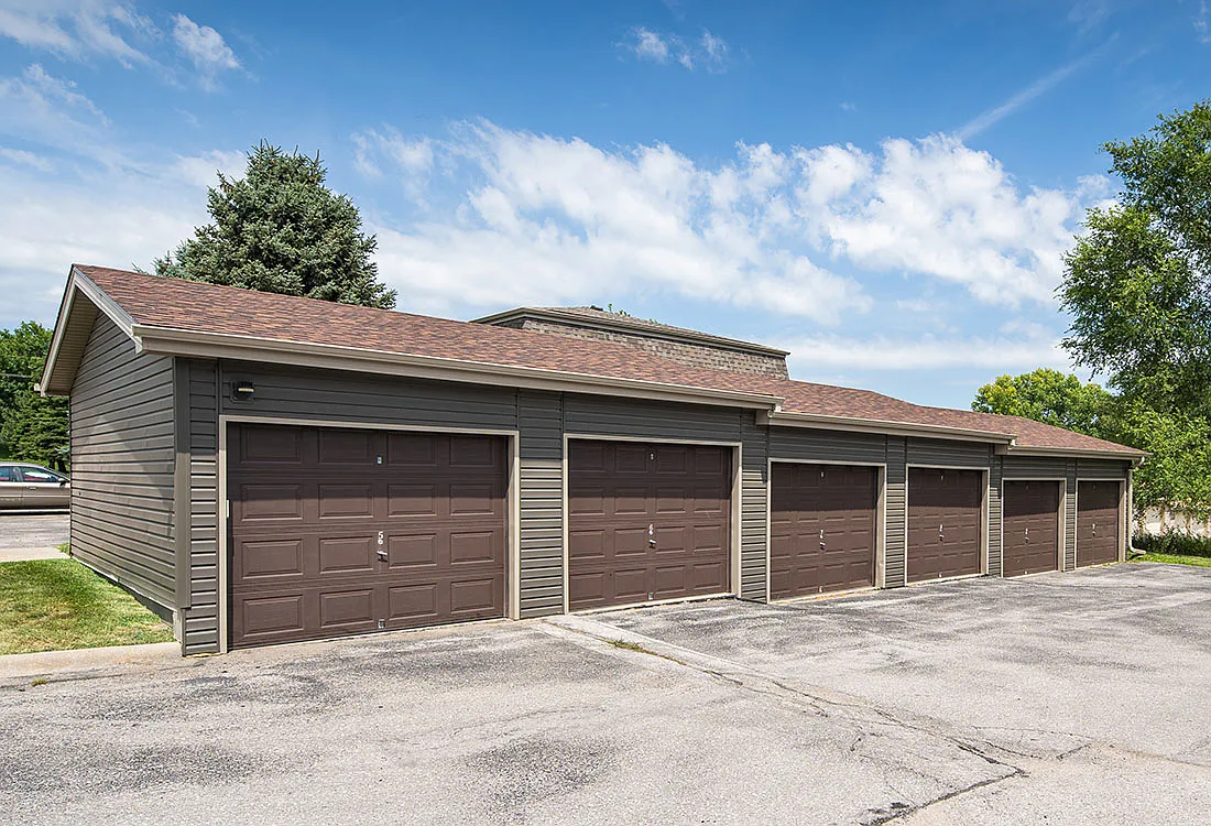 Elkhorn Apartments — Photo 1