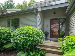 8 Morgan Pl #8, Avon, CT 06001