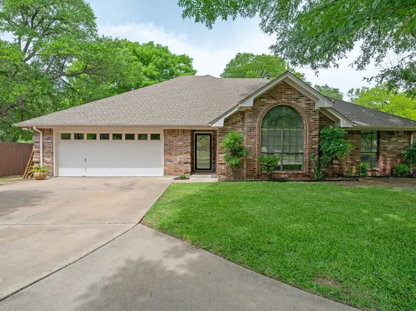 2314 Lakewood Ct, Granbury, TX 76049