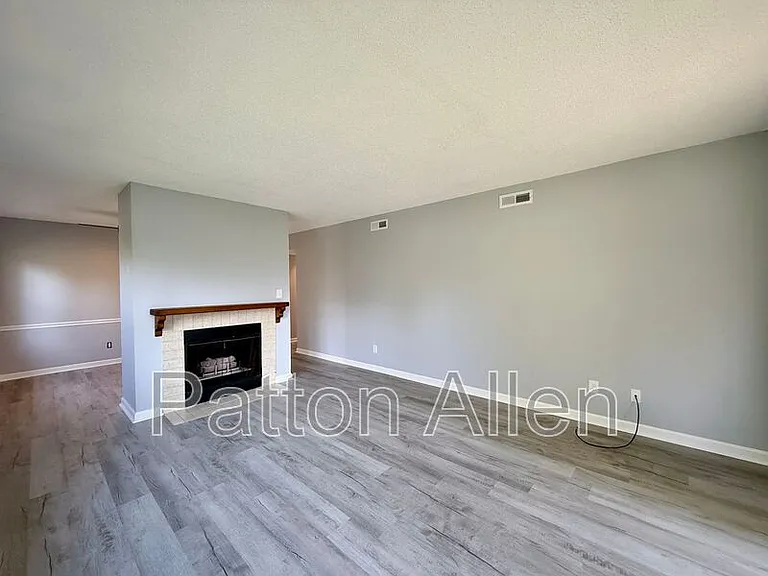2406 Abbey Cir — Photo 14