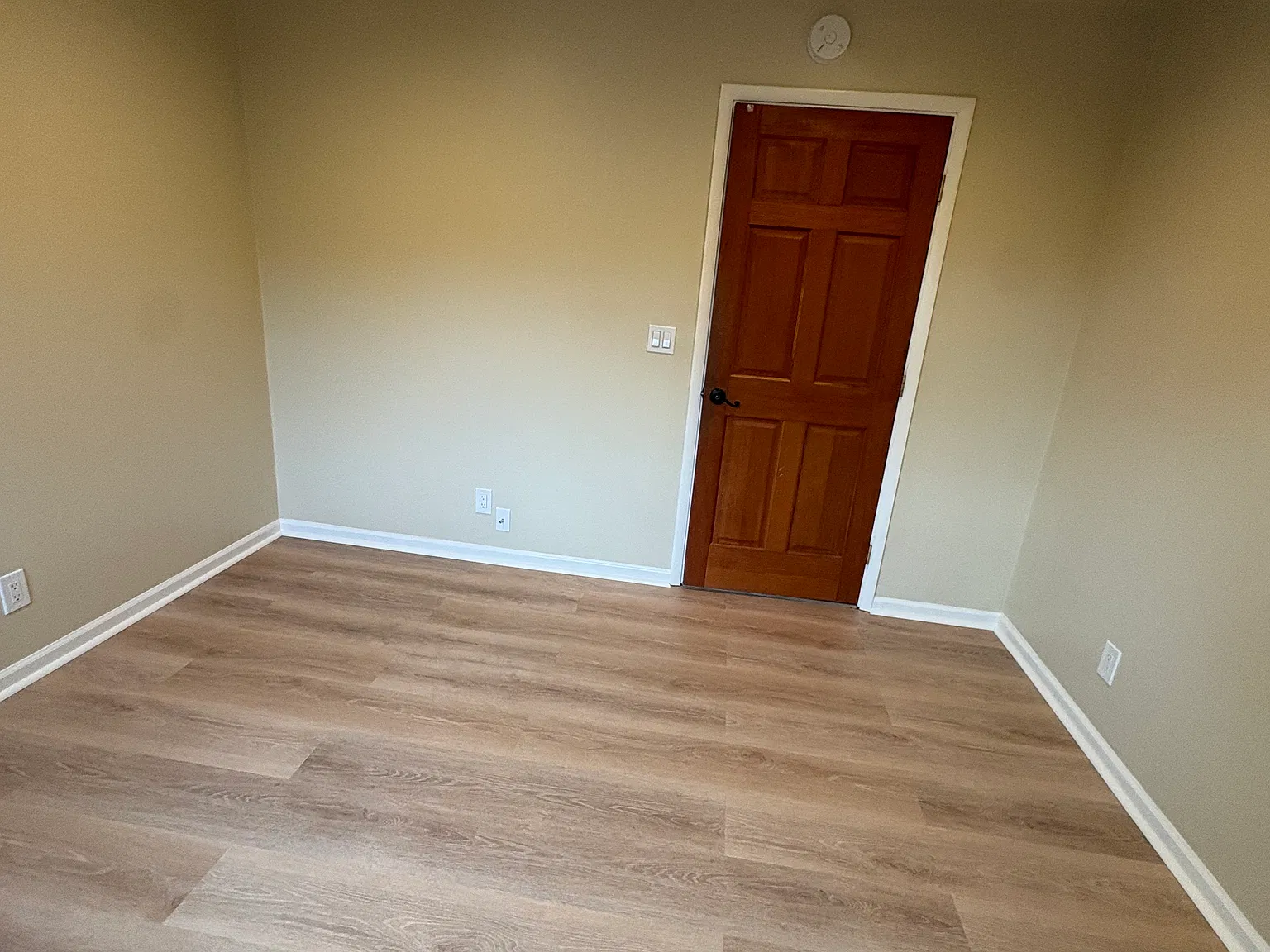 3 bed, 1347 sqft, $5,250 — Photo 4