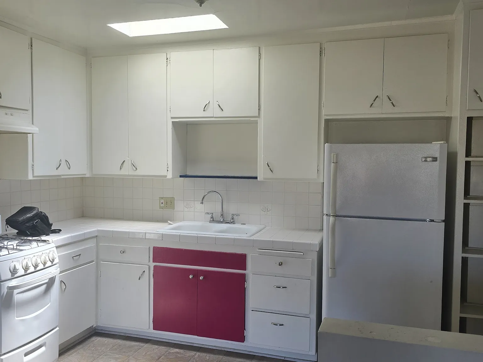 2 bed, 700 sqft, $2,100 — Photo 3