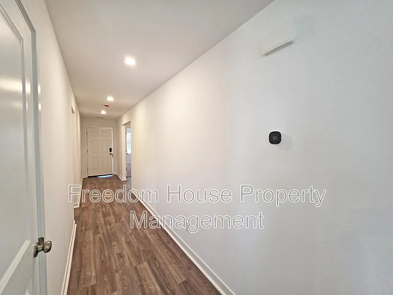 660 E Huyana Wind Dr — Photo 7
