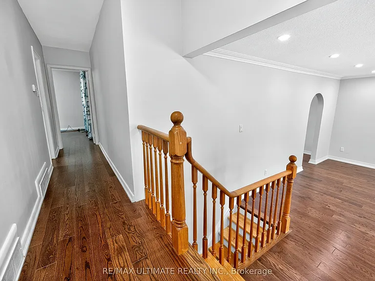 50 Charlemont Cres — Photo 16
