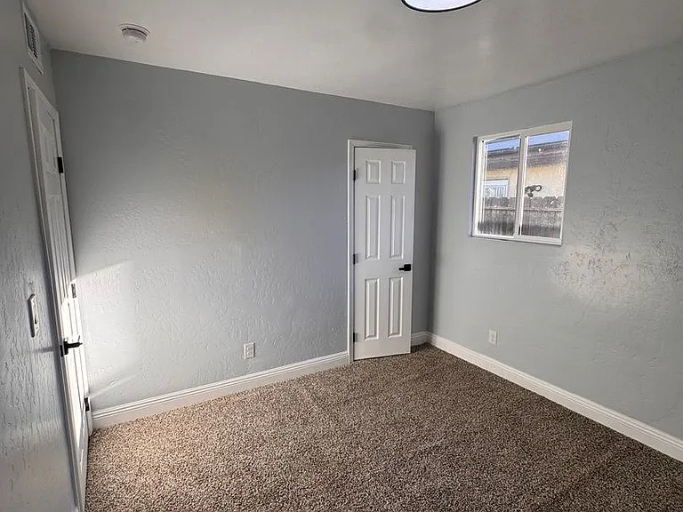 2719 E Norwich Ave — Photo 21