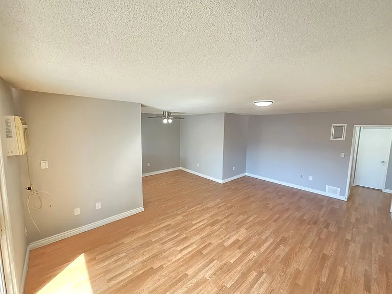 13813 Oxnard — Photo 19