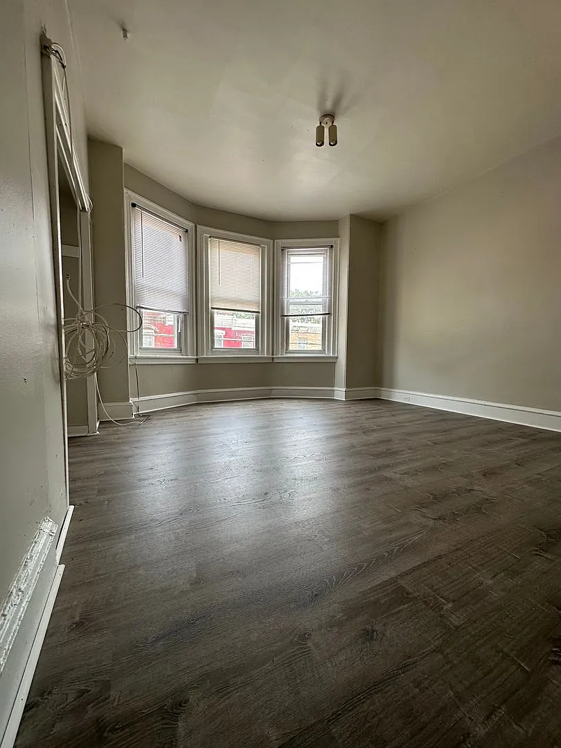 1232 West Somerset Street — Photo 2