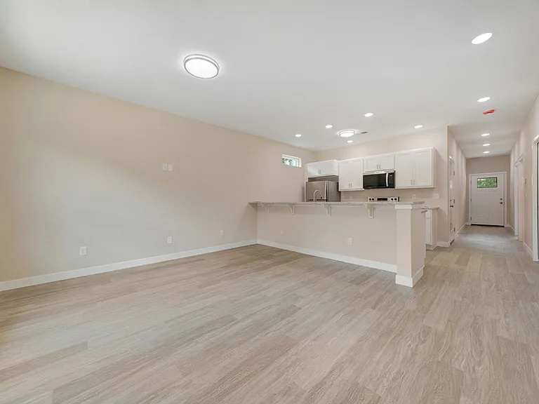 105 E Ensey St #A — Photo 6