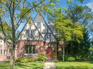 466 Lincoln Rd, Grosse Pointe, MI 48230