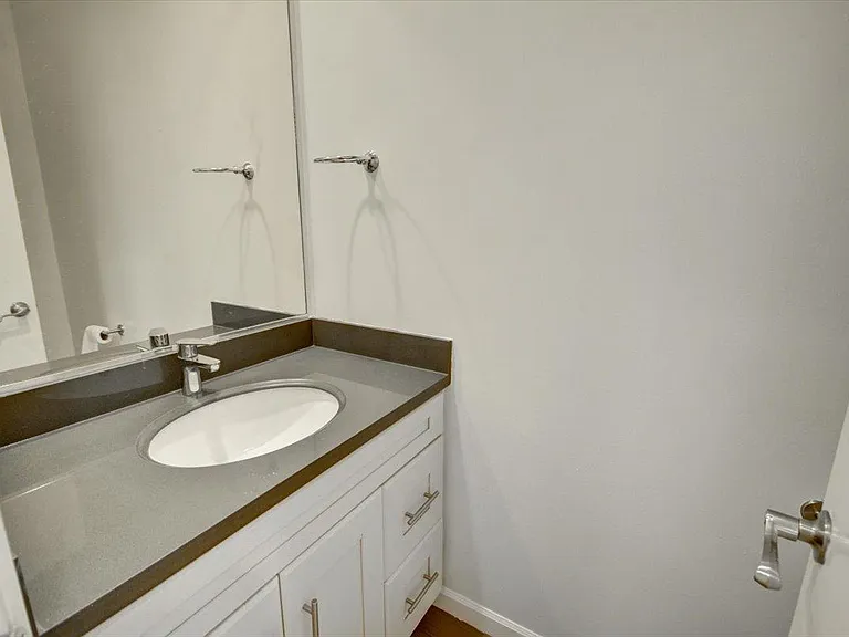 207 Valencia Dr — Photo 16