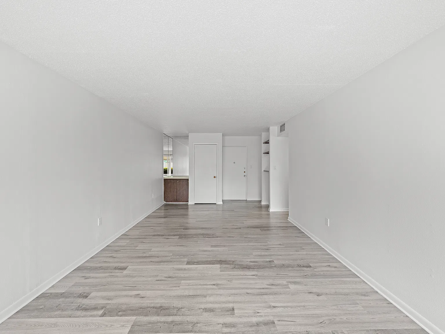 2302 S Manhattan Ave — Photo 2