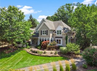 40 Timber Ridge Dr, Chagrin Falls, OH 44022