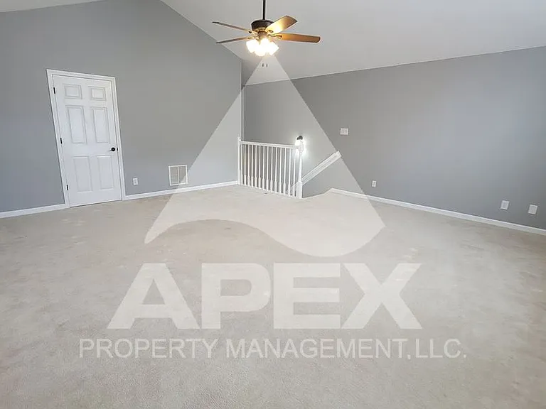 8140 Faircrest Ln — Photo 19