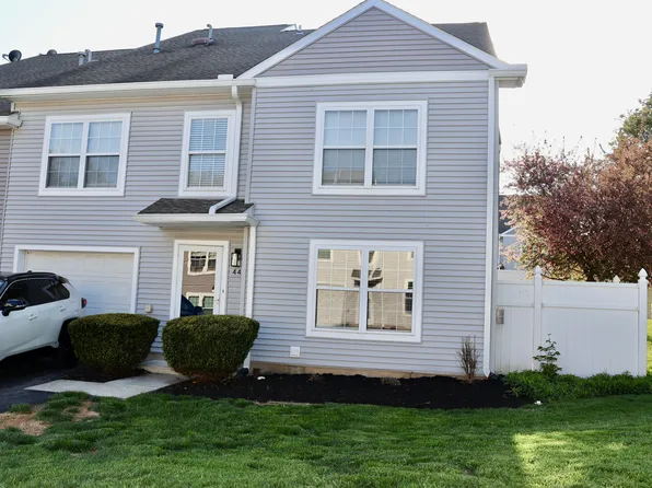 44 Courtyard Dr, Carlisle, PA 17013