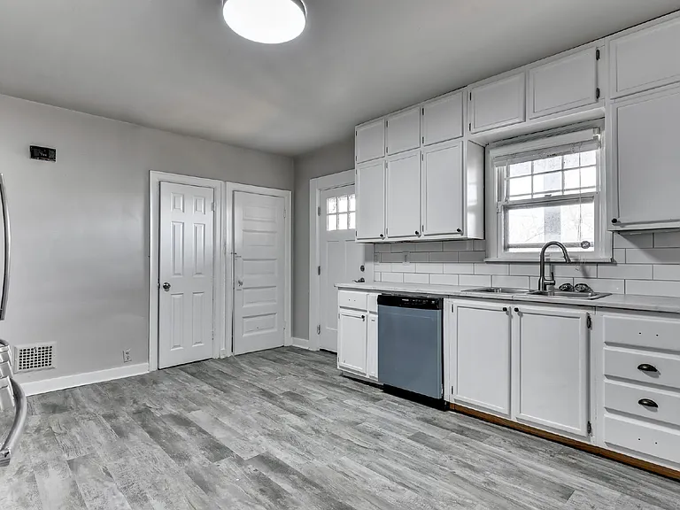 539 Park Ave #1 — Photo 2