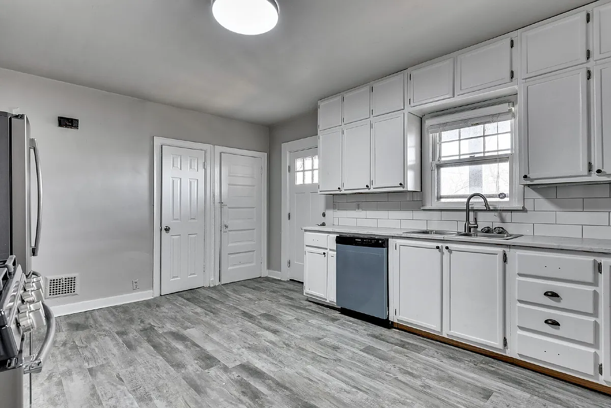 Building Photo - 539 Park Ave #1