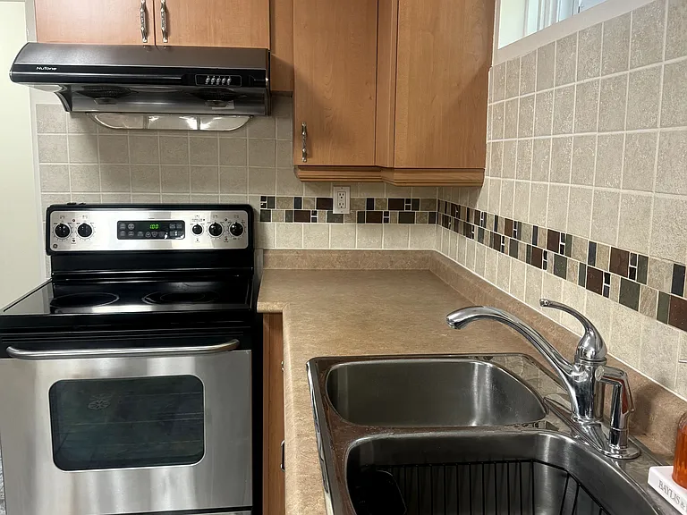 31 Whitelock Cres #BASEMENT — Photo 9