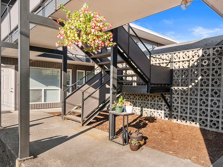 WhiteRock Apartments — Photo 24