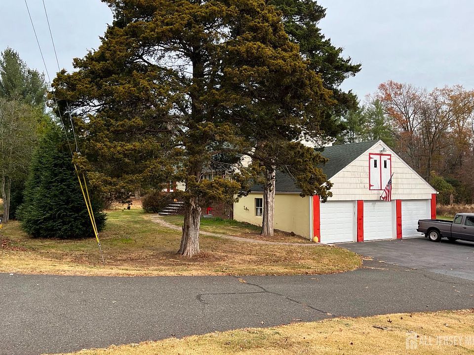 2nd image of 483 Elizabeth Ave