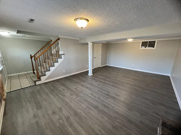 843 W Kansas St — Photo 4