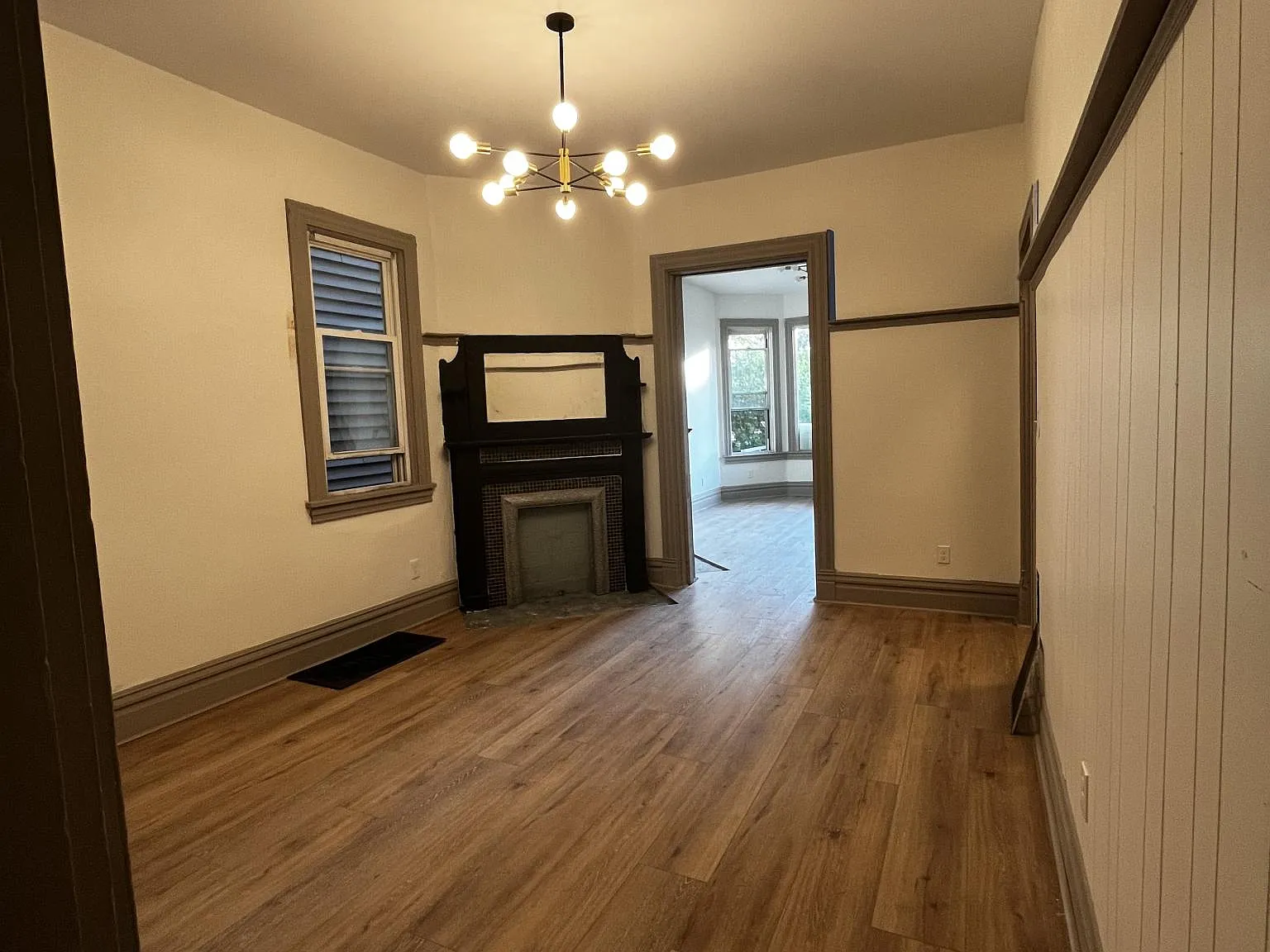 661 College St — Photo 4