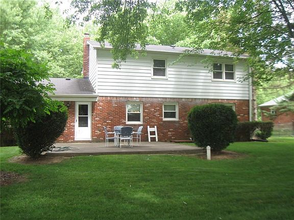 3rd image of 830 Greenlee Ct