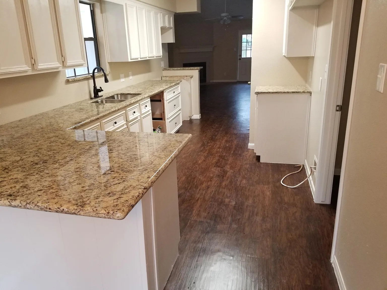 3 bed, 1383 sqft, $1,950 — Photo 4