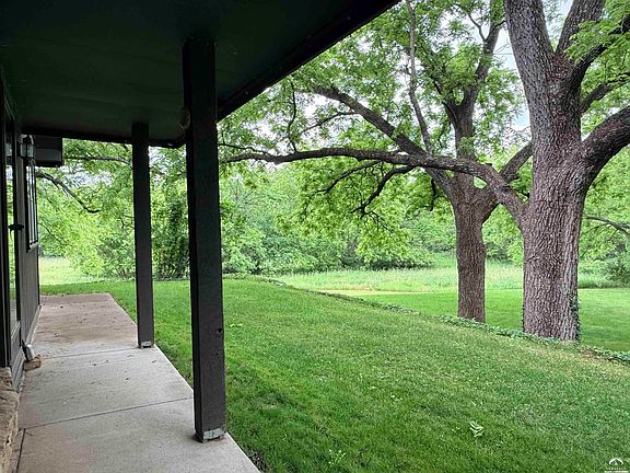 4th image of 467 N 1600th Rd