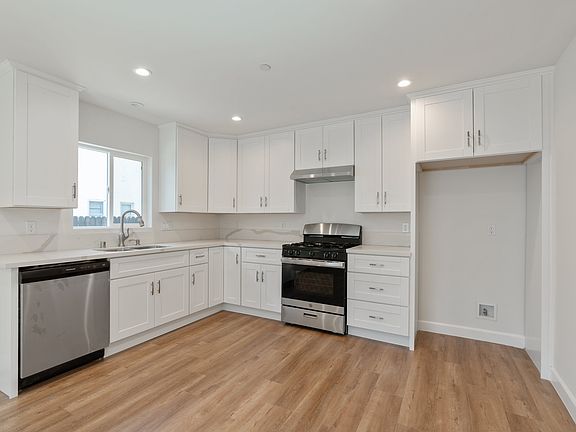4th image of 5423 1/2 Ash St
